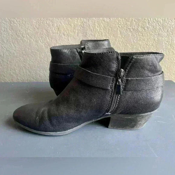 Clarks Black Size 9.5 Heel Leather Boots Pointed Toe with Zipper Women - Picture 6 of 8